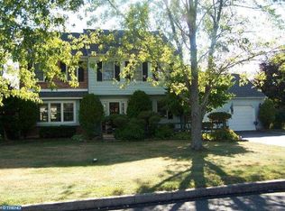 302 Hampton Cir, Gilbertsville, PA 19525