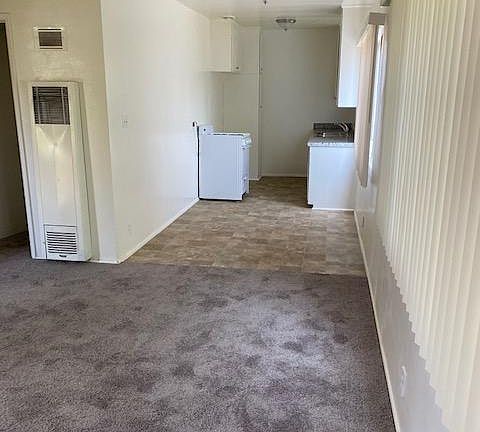 4th image of 607 Parkman Ave #1