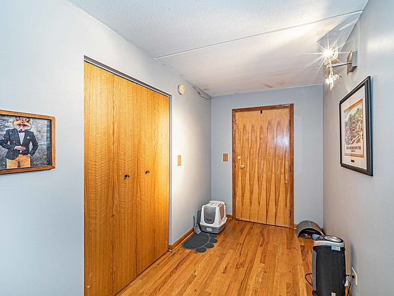 2nd image of 914 N Austin Blvd APT B8