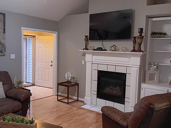 5th image of 6833 Charlotte Dr