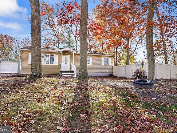 2nd image of 1 Lexington Ct