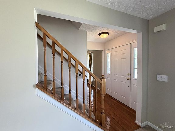 3rd image of 934 Evergreen Park Ln