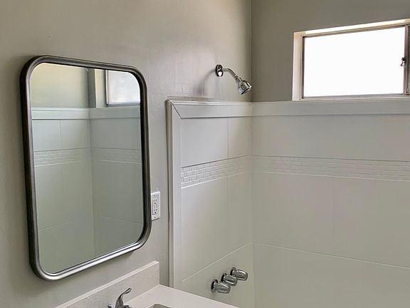 5th image of 11565 Erwin St APT 8