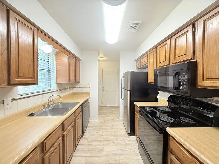 6101 Lake Joanne Dr — Photo 3