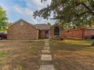 7401 Navajo Trl, Lake Worth, TX 76135