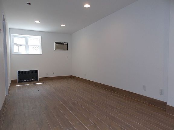 3rd image of 8106 Avenue 141