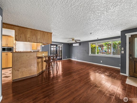 4th image of 761 S 92nd Street