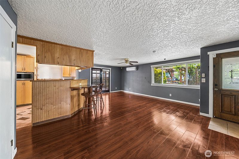 4th image of 761 S 92nd Street