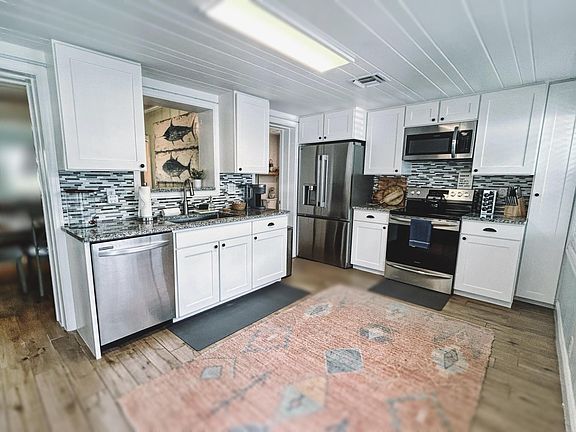 4th image of 604 NW POINSETTIA Street