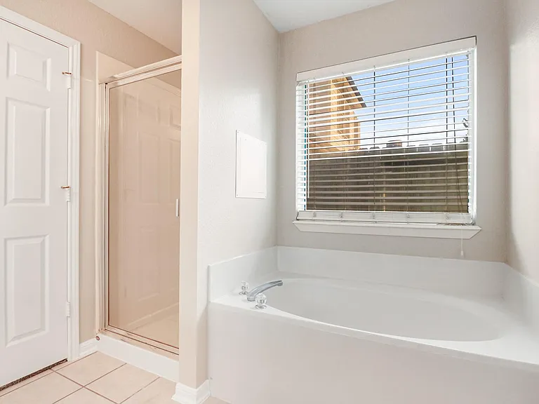 14615 Rochelle Ct — Photo 18