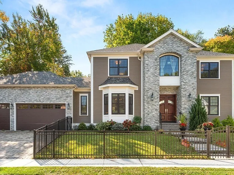 10 Fox Hill Rd — Photo 1