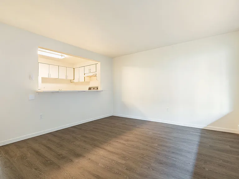 Bridgeview Flats — Photo 11