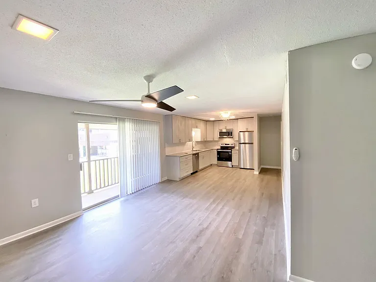 405 Marshall Ct NW — Photo 2