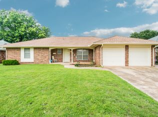 2105 Bellaire Dr, Moore, OK 73160