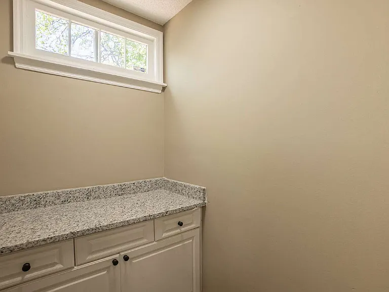 4907 Burke Ave — Photo 19