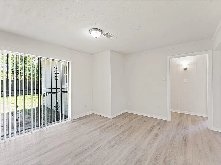 7725 Saint Lo Rd — Photo 12
