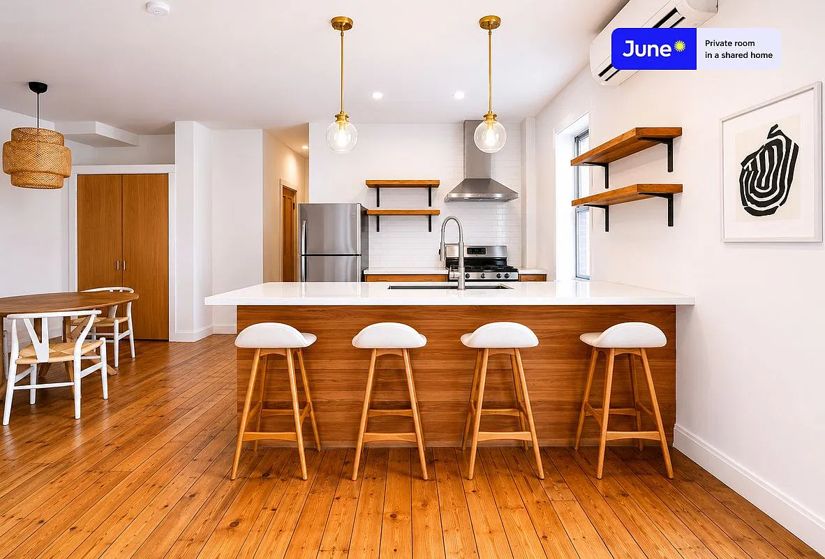 Queen bedroom in 4 bed/2 bath home in Prospect Lefferts Gardens #1840 D — Photo 4