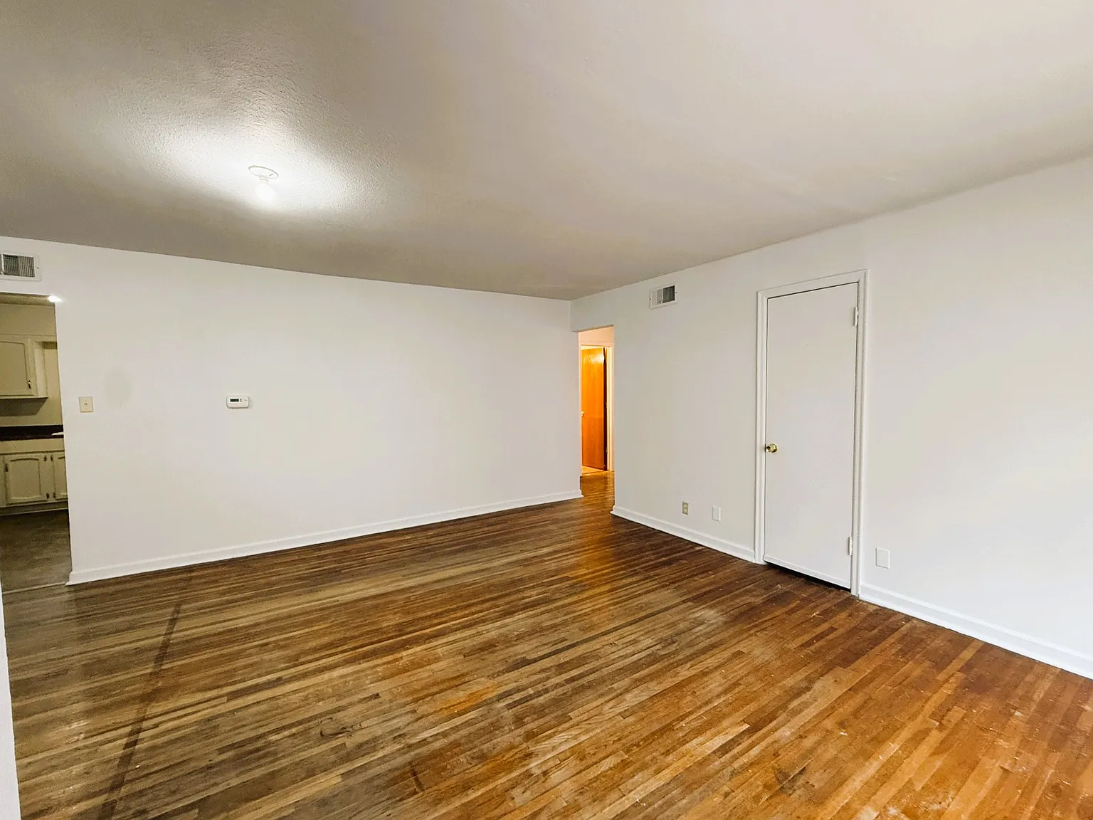 3 bed, 1066 sqft, $1,035 — Photo 3