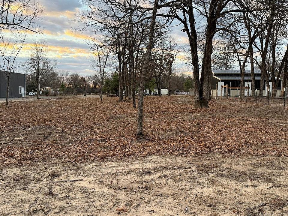 2nd image of 2 E 1168th Rd Lot 4