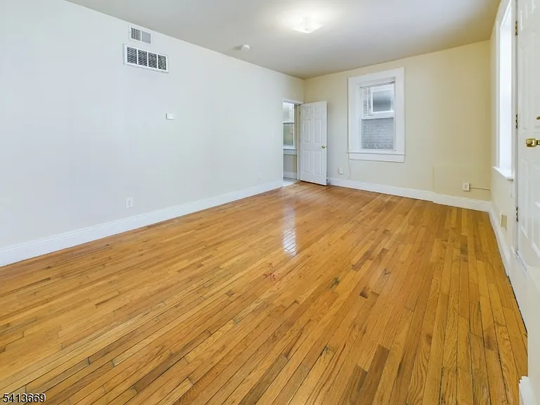 413-15 Dodd St #6 — Photo 9