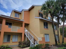 1112 Coral Club Dr