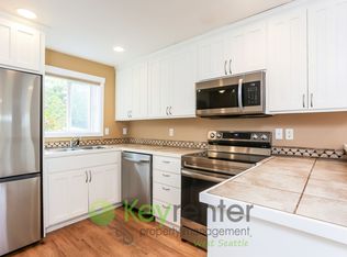 8450B 25th Ave SW, Seattle, WA 98106