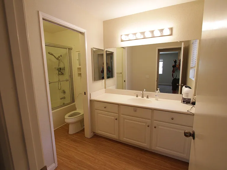 11325 Avenida De Los Lobos #C — Photo 14