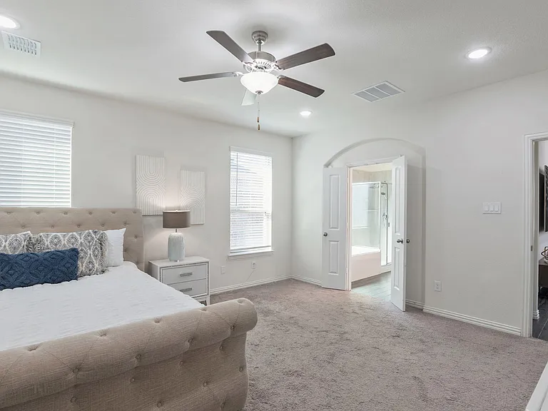 1413 Lake Grove Dr — Photo 20
