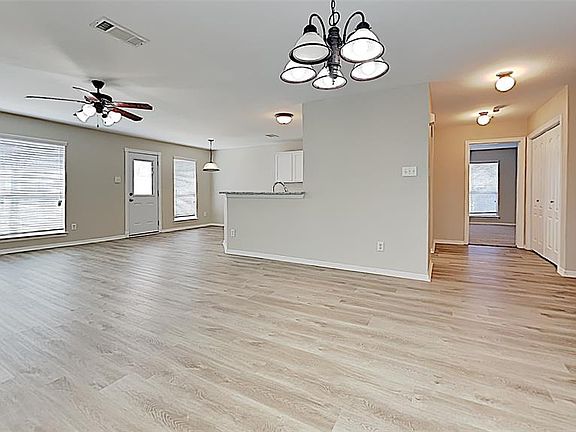 2nd image of 425 Oxford St