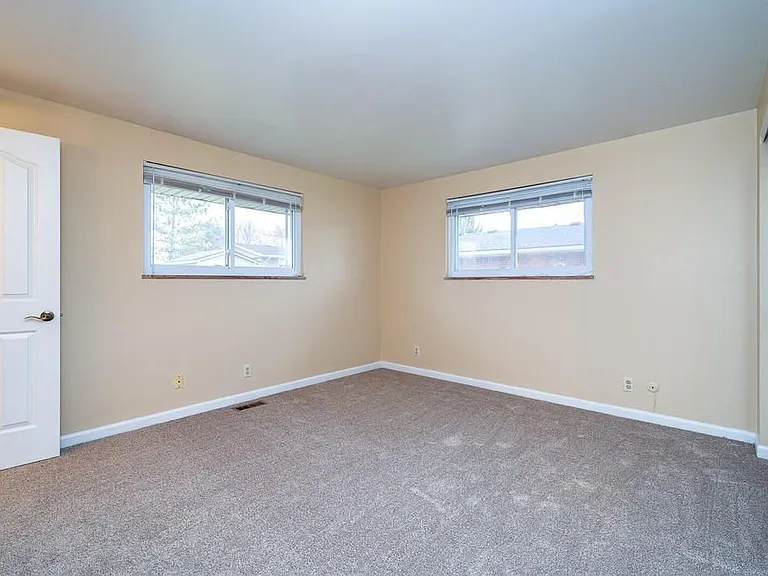 1121 Peidmont Dr — Photo 9