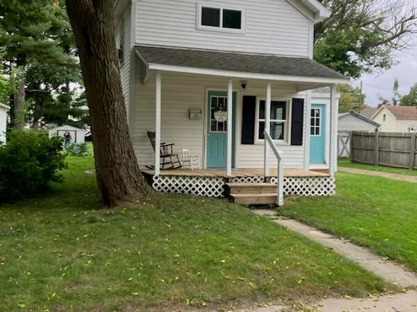 1115 1st Ave, Lake Odessa, MI 48849