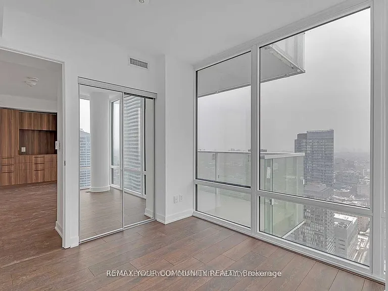 501 Yonge St #4802 — Photo 11