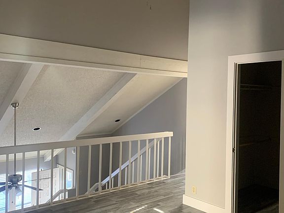 3rd image of 49 Harbour Town St