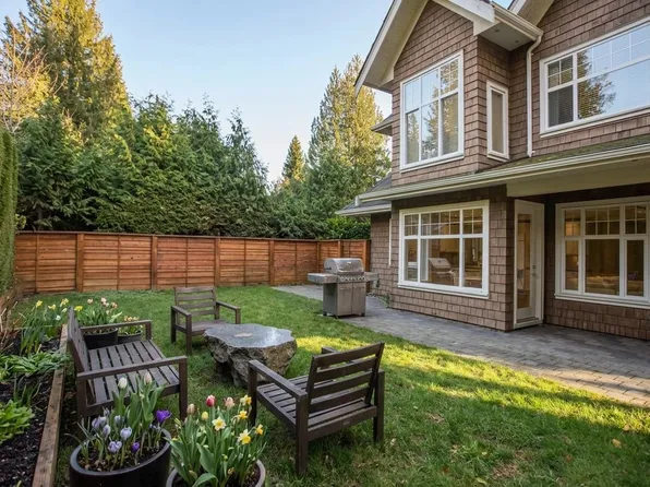 6417 Pitt St, West Vancouver, BC V7W 2C1