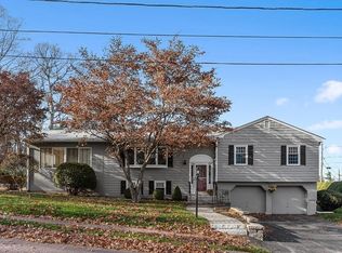 1 Kings Rd, Lynnfield, MA 01940
