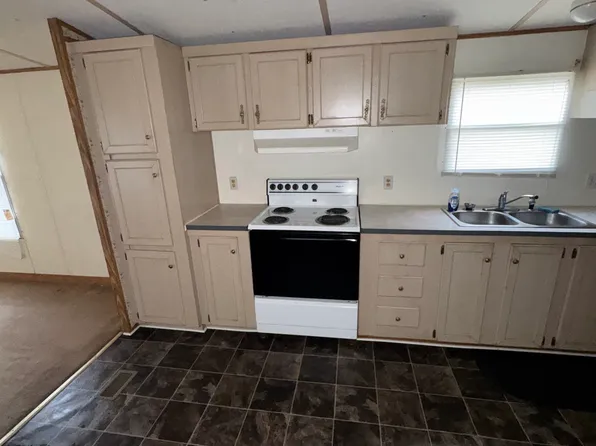 1727 McLaurins Way, Fayetteville, NC 28312