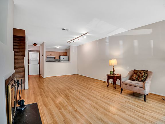 2nd image of 3944 Woodhue Pl #22