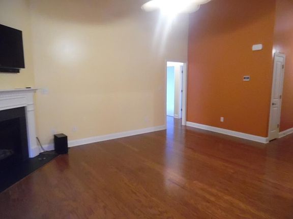 5th image of 216 Diamond Ct