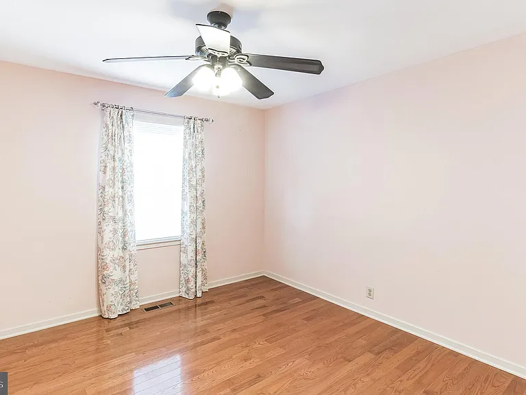 48 Stonehurst Ct — Photo 14