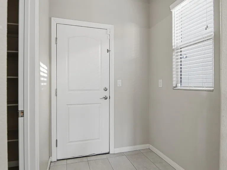 3158 Molinos Dr — Photo 25