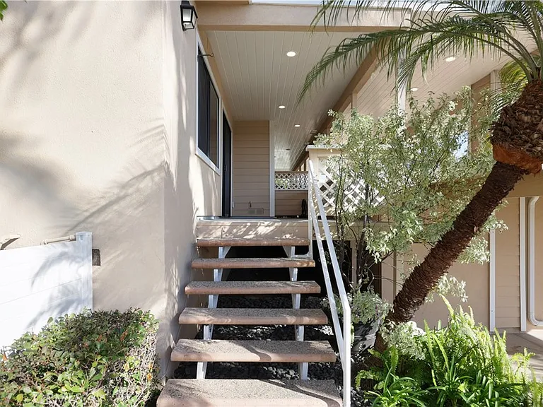454 Seaward Rd — Photo 34