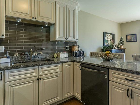 3rd image of 37 Highland Ave APT 12