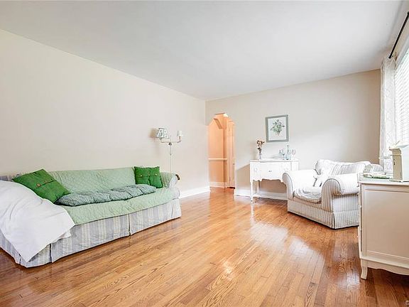 5th image of 800 W 46th St