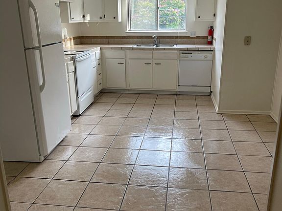 2nd image of 610 Chauncey Dr APT 3