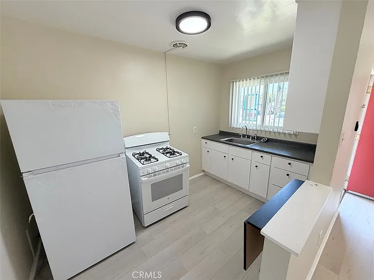247 W 9th St — Photo 2