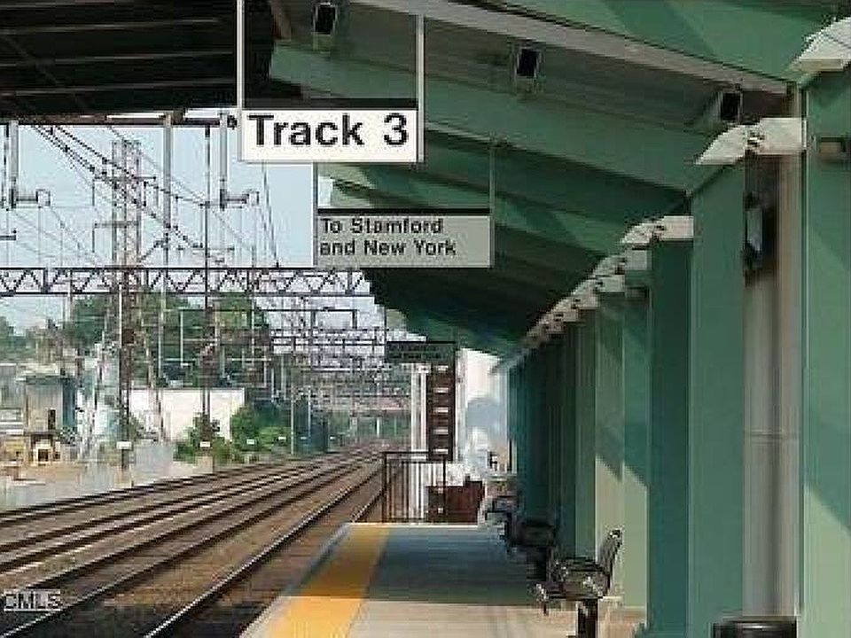Fairfield Metro Train Station is just 15 minutes walking fas