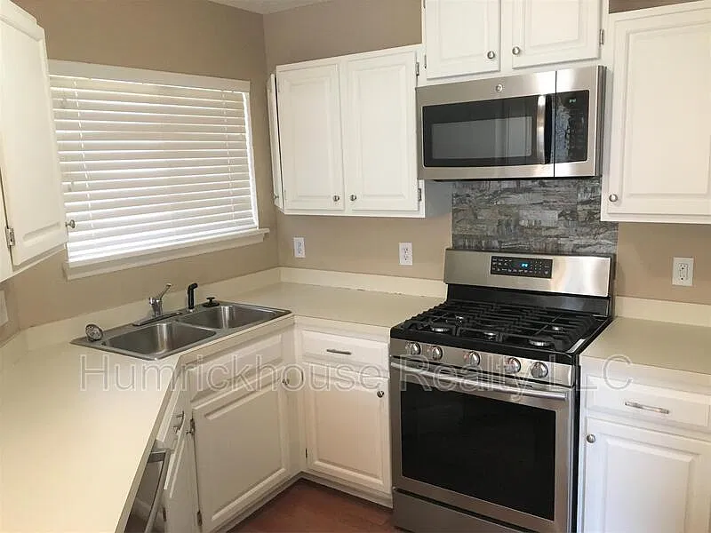 3 bed, 2.0 bath, 1301 sqft, $2,250 — Photo 4