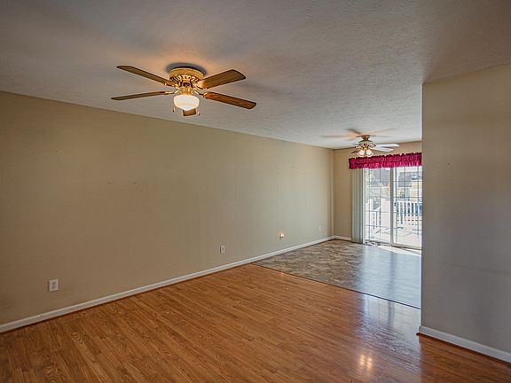 3rd image of 233 Denny Ln