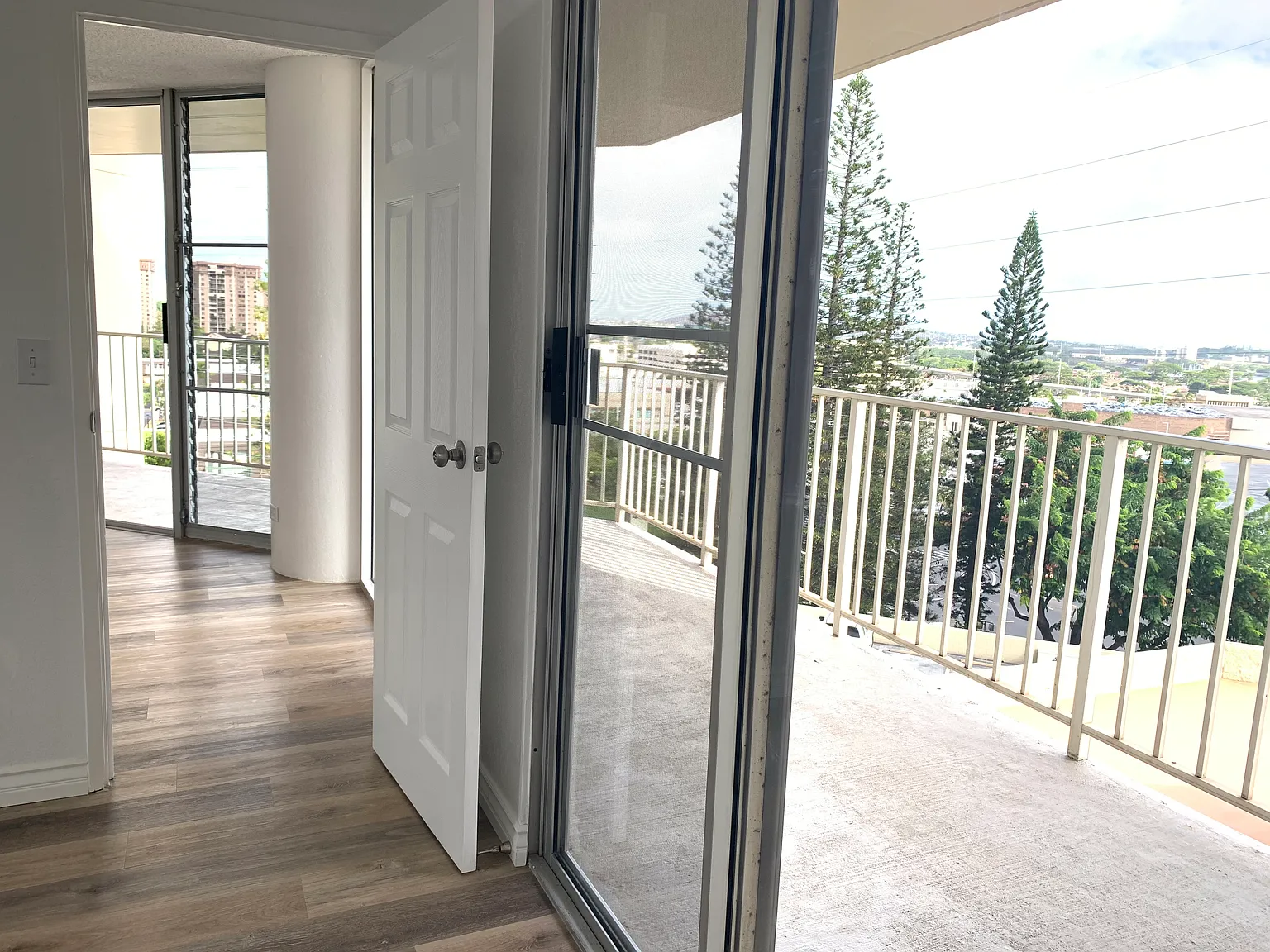2 bed, 946 sqft, $2,340 — Photo 2
