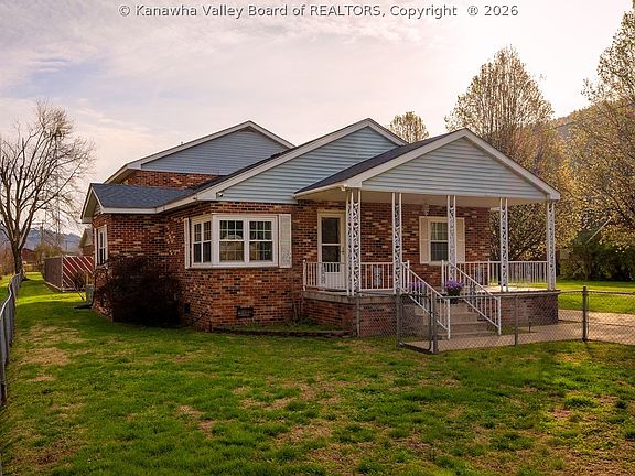 3rd image of 118 Maroney Ln